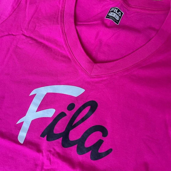 FILA Mylo V Neck T-Shirt Nwt - Picture 3 of 4